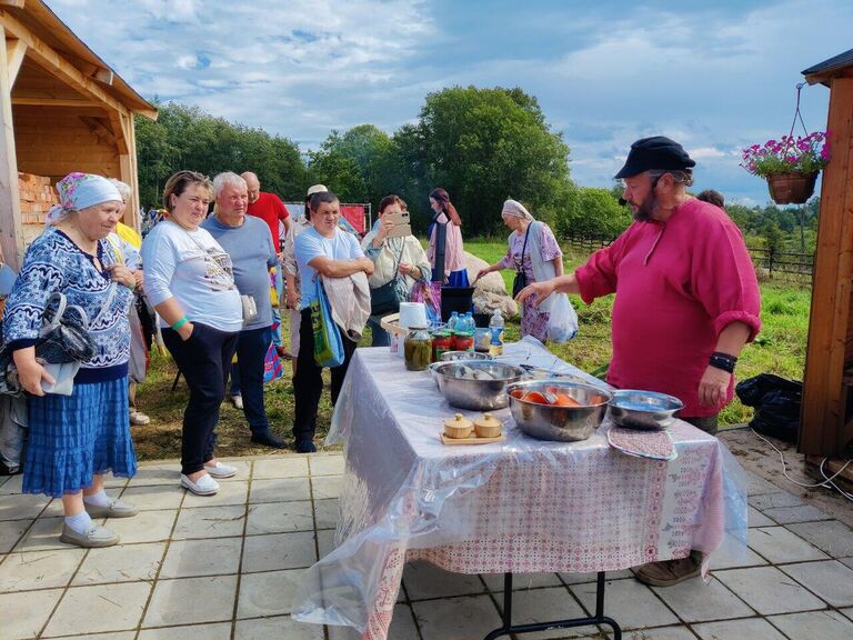 Аромат пирогов на гастрофестивале "Калитка". Летний праздник в Лихославле